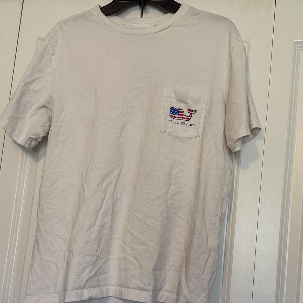 Vineyard Vines Cream Pocket Tee with Flag Design
